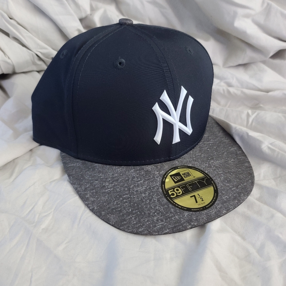 New era Yankees hat. Size 7 and 1/2